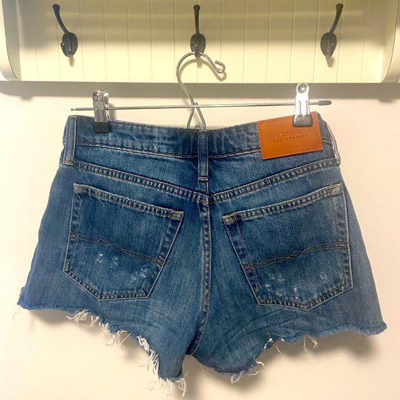 EUC Lucky Brand jean shorts button fly Sz. 2 - Picture 2 of 6